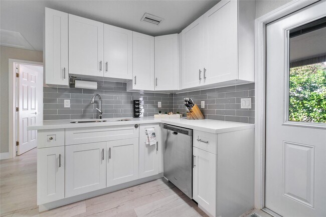 Foto del edificio - 1634 NE 3rd Ave