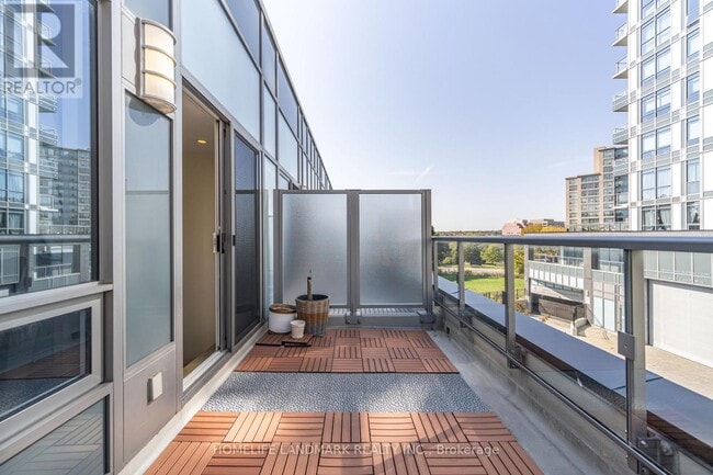Building Photo - 18-TH18 Graydon Hall Dr