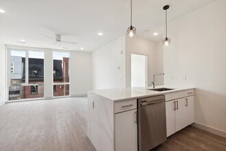Building Photo - 1221 E Fletcher St