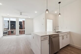 Building Photo - 1221 E Fletcher St