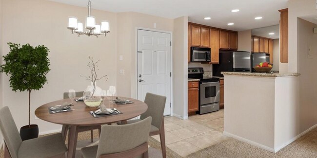 Foto del edificio - 7180 Shoreline Dr