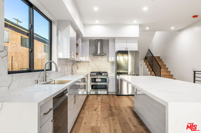 Building Photo - 5120 1/2 Laurel Canyon Blvd