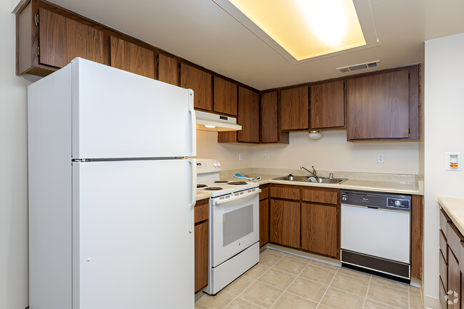 Interior Photo - BRIARWOOD APTS