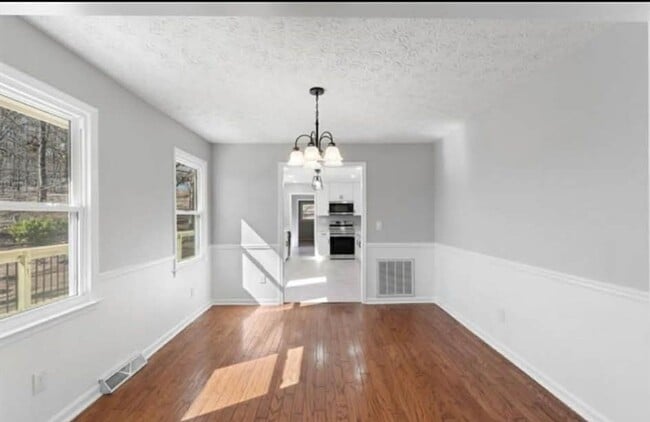Building Photo - 11 Ridgeview Dr SE