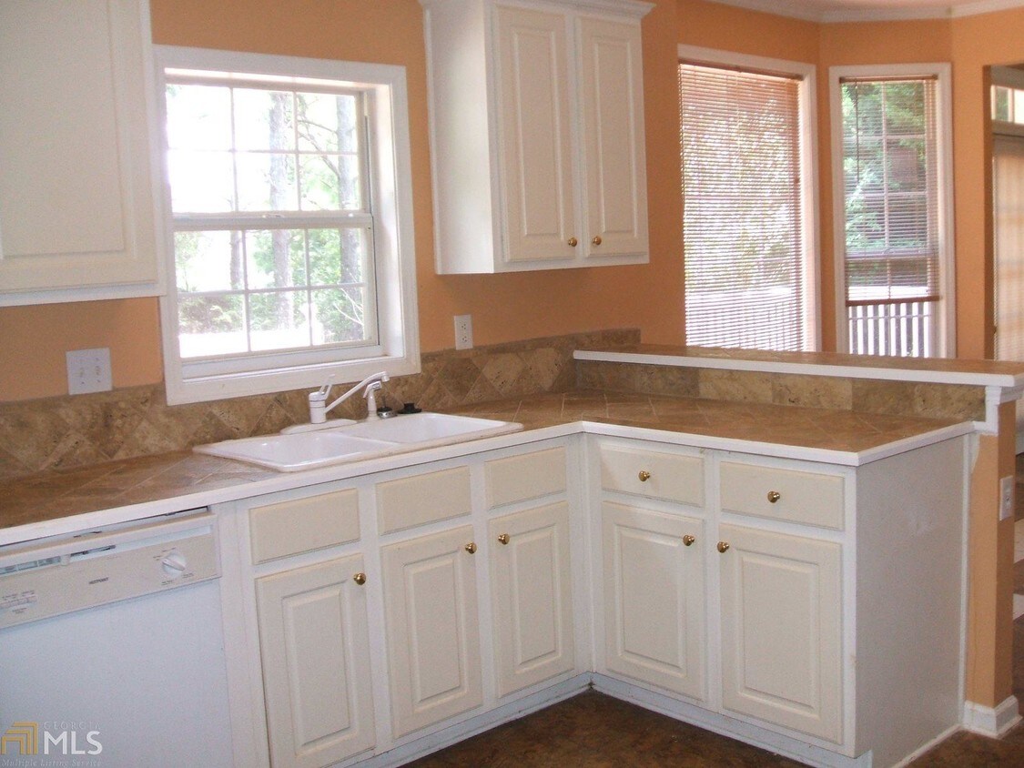 Building Photo - 135 Saddle Ridge Way