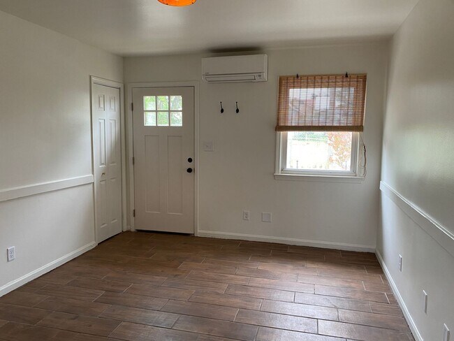 Building Photo - 2BD/1BA - COMPLETELY REMODELED DUPLEXES DO...