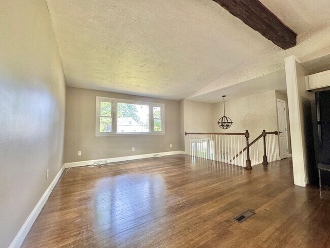 Foto del edificio - 3 Bedroom single family house!