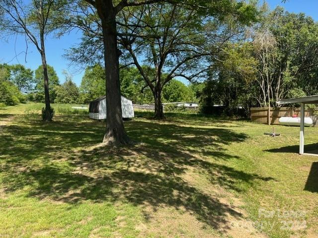 Foto del edificio - 13551 Barberry Ave