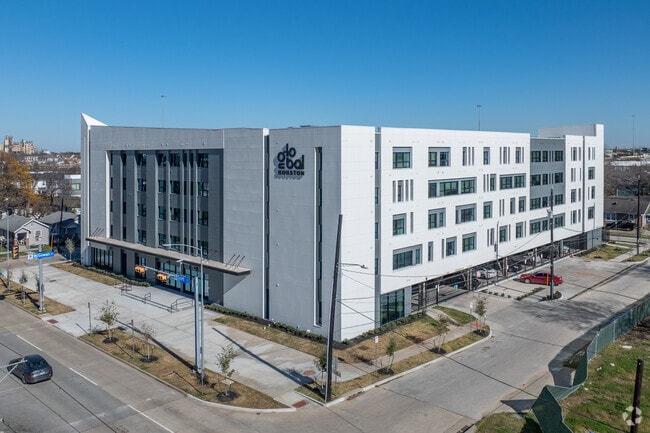 Building Photo - GSH Houston at U of H