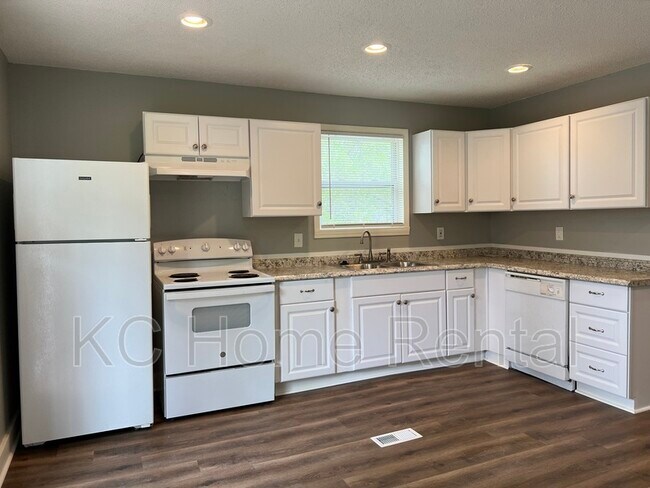 Building Photo - 10201 E 31st St S