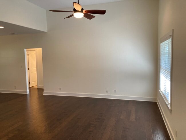 Foto del edificio - 1304 Pike Ln