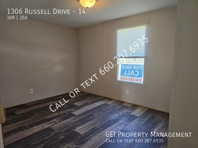 Foto del edificio - 1306 Russell Dr