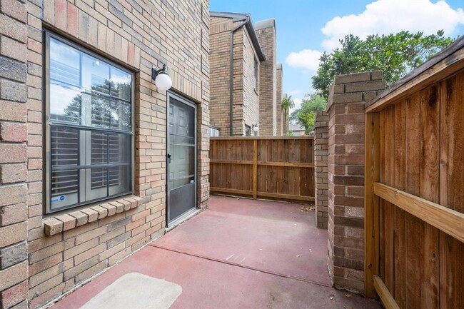 Foto del edificio - 9850 Pagewood Ln