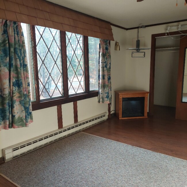 50 Casco Rd Unit 1, Naples, ME 04055 Room for Rent in Naples, ME