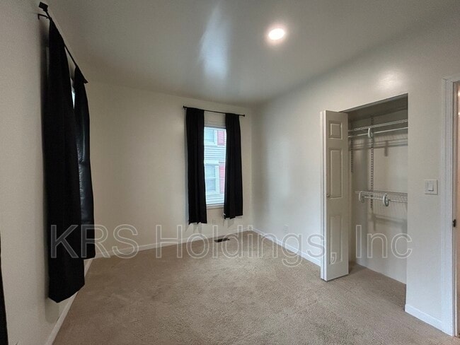 Building Photo - 1112 Hoover Ave