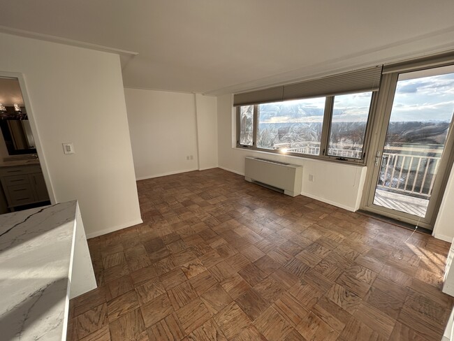 Building Photo - 2800 Wisconsin Ave NW