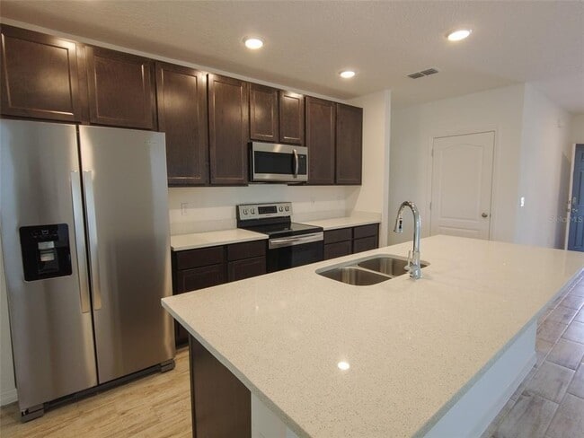 Building Photo - 423 Taft Dr