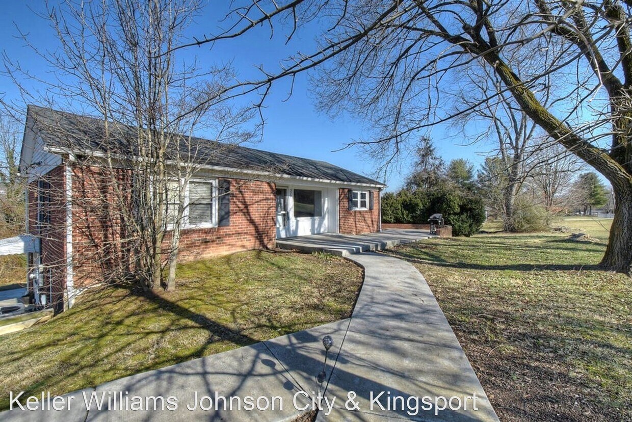 5 br, 2 bath House 329 Old Stage Trail House Rental in Bristol, TN