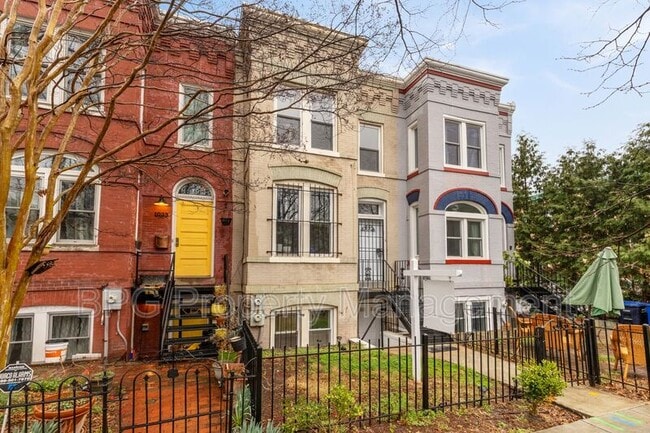 Building Photo - 1033 5th St NE