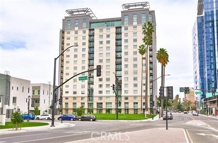 Foto del edificio - 175 W St James St