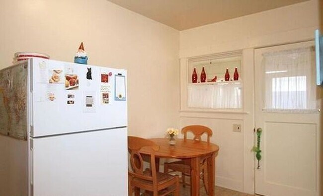 Foto del edificio - 1007 W Beach Blvd