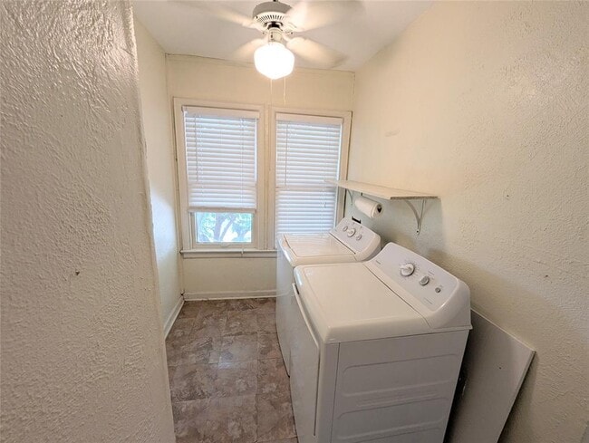 Building Photo - 1406 Castle Ct