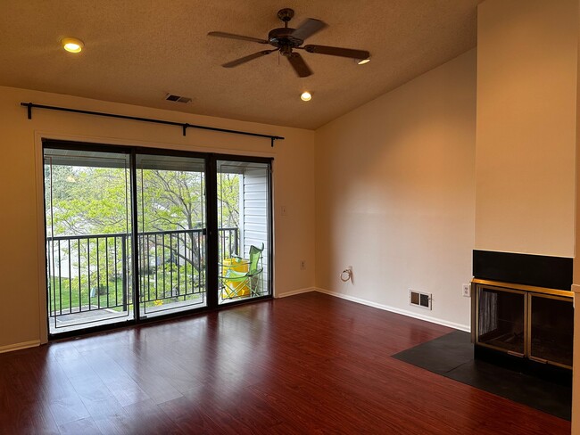 Foto del edificio - 479 Danbury Ln