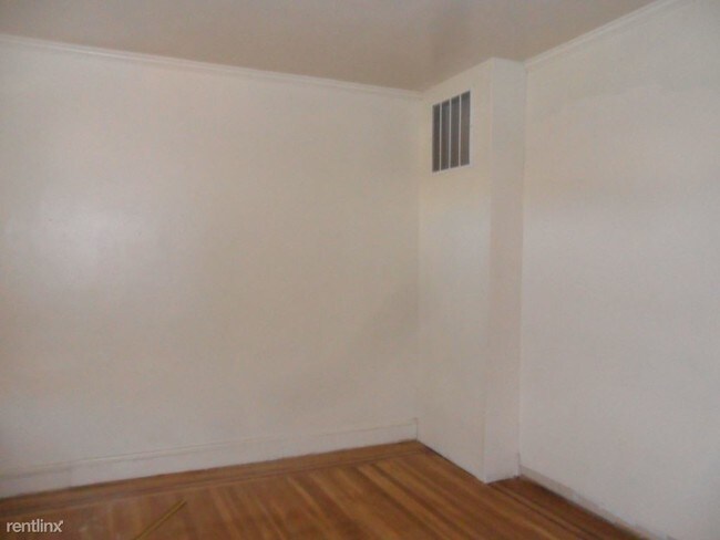 Building Photo - 2113 Presbury St