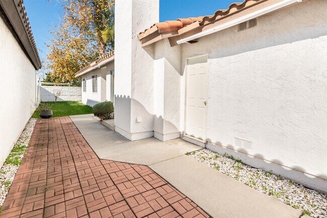 Foto del edificio - 4776 Mayten Ct