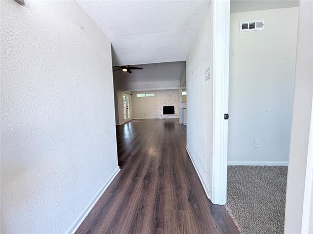 Building Photo - 706 Jamestown Dr