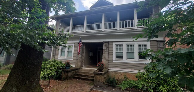 Building Photo - 317 4th St NE