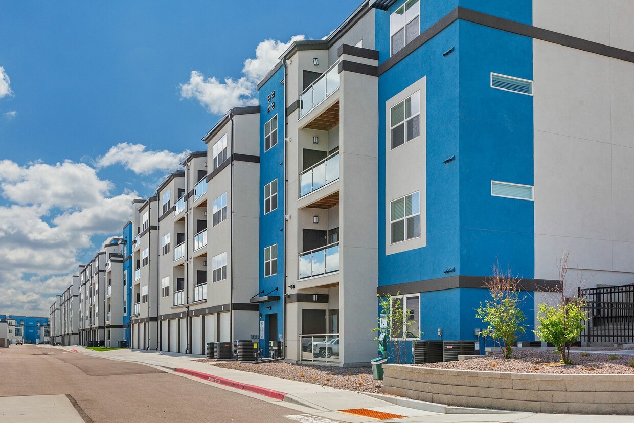 Building Photo - Pueblo Springs