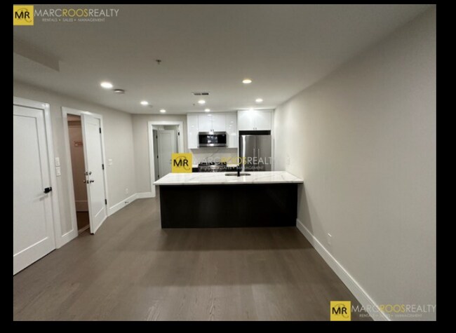 Building Photo - 535 Newbury St