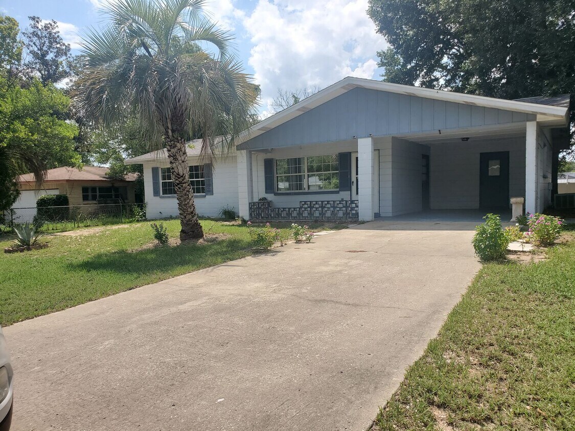 Primary Photo - 2b/2bath in Silver Springs Shores