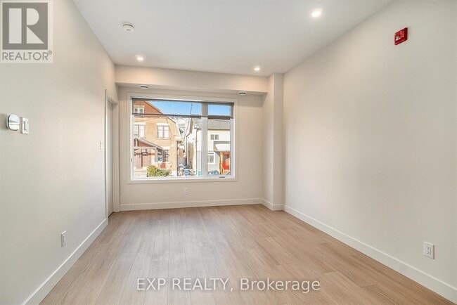 Building Photo - 158 Laval St