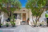 Foto principal - Charming 4-Bedroom, 3-Bath Home – Spacious...