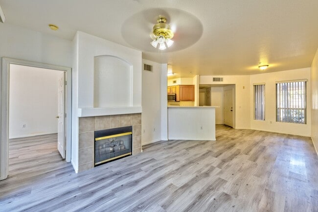 Foto del edificio - 7111 S Durango Dr