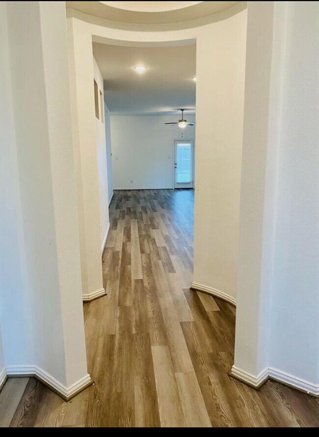Foto del edificio - 5827 Northern Rose Ln