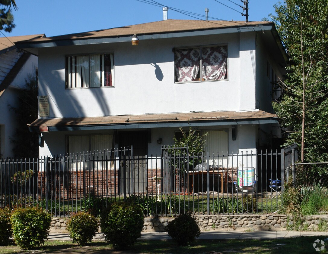 Building Photo - 605 Oakland Ave