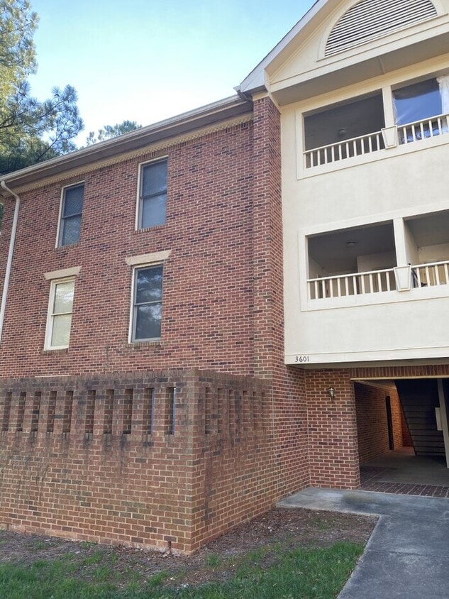 3601 Helix Ct Unit Apt 101, Raleigh, NC 27606 Condo for Rent in