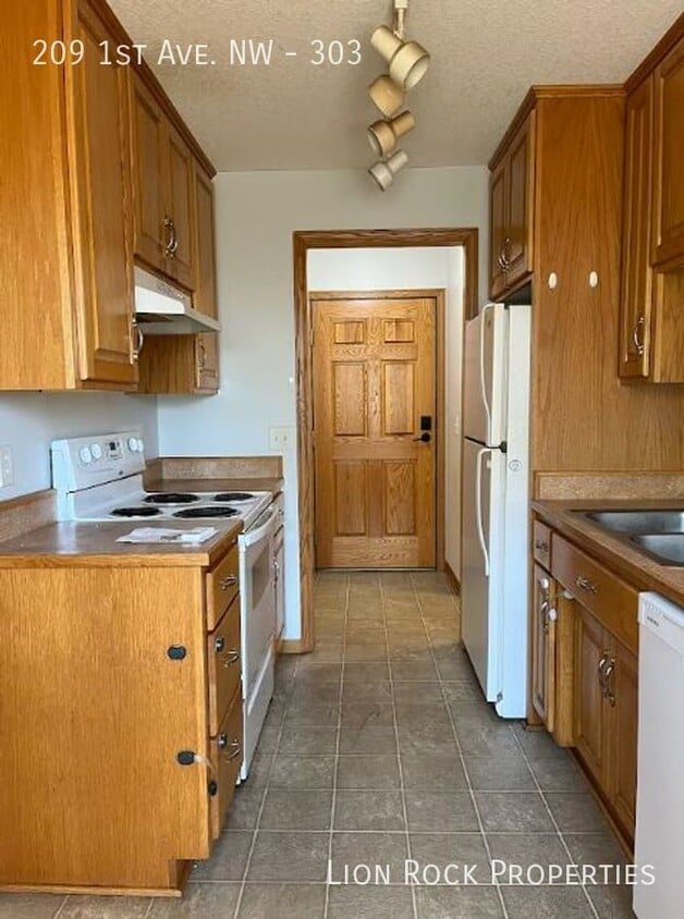 Primary Photo - Spacious 2-Bedroom Haven in Osseo for $1,2...
