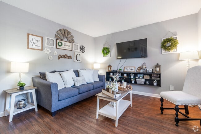 Interior Photo - Colonial Townhouses- Students save up to 10%!