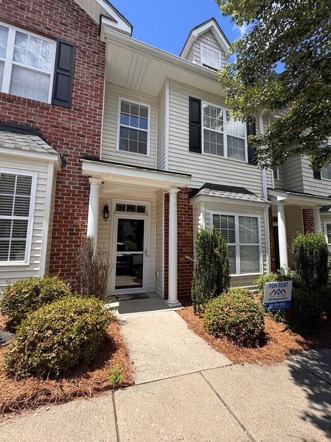 Foto del edificio - 2BR 2.5BA Townhome with Screened Porch