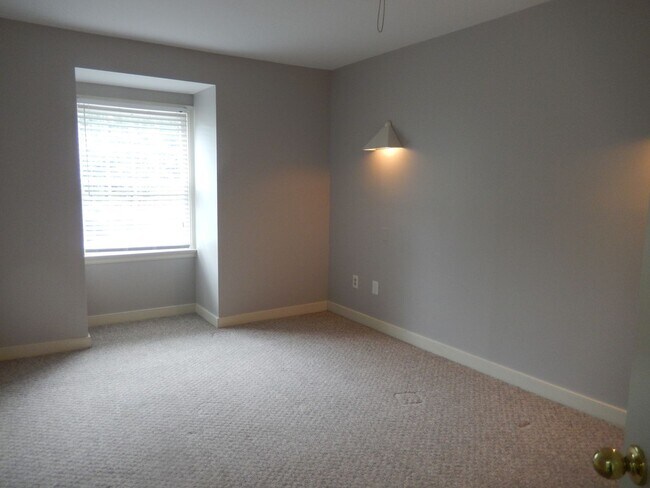 Building Photo - Gayton Forest Townhouse