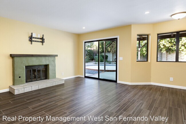 Foto del edificio - 4 br, 3 bath House - 23701 Blythe St,