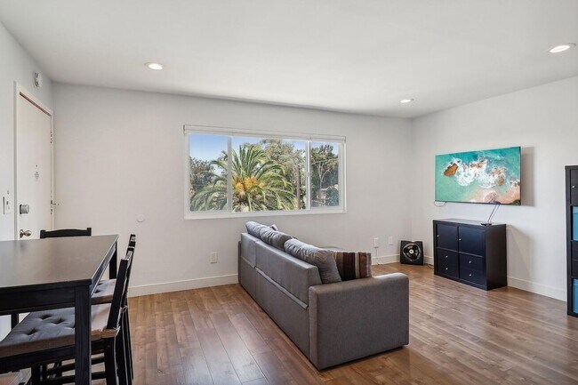 Building Photo - 4985 Comanche Dr