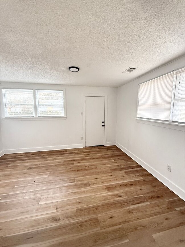 Foto del edificio - 1611 W 16th St