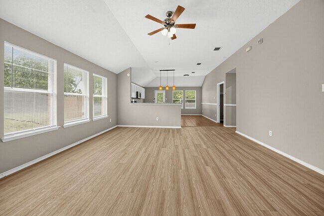 Building Photo - 1422 Post Oak Trl