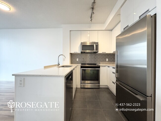 Photo du bâtiment - Modern 1 Bedroom + Den Condo with Balcony & Parking in Prime Mississauga