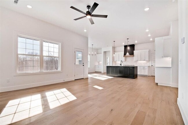 Foto del edificio - 20 S Kirby Dr